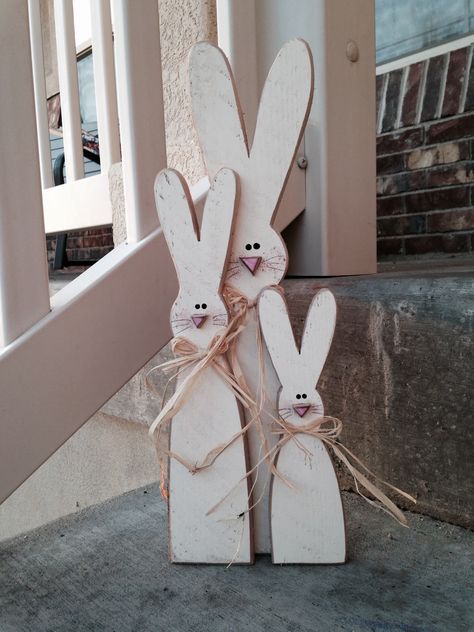 SAWDUST SANITYTallest one is 14 inches. They are made from fence boards Wooden Easter Decorations, Easter Porch Decor, Easter Wood Crafts, Cute Easter Bunny, Easter Projects, Easter Crafts Diy, Project Planner, Spring Holidays, Easter Time