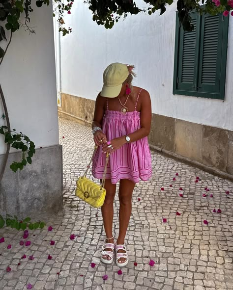 🌸🍋💕🌼🍦 summer vibes, yellow and pink, une note sur 10 ? 🌺 Outfit summeroutfit look ootd Inspo springlook spring springsummer algarve Lisboa springinspo pinkoutfit holidaysoutfit summerinspo lemoninspo aesthetic Spring Break Outfit 2025, Classy Spring Break Outfits, Colourful Vacation Outfits, Casual Summer Holiday Outfits, Bright Colored Outfits Summer, Girls Holiday Outfits Summer, Pink Sandals Outfit Summer, Lanzarote Outfit Ideas, Croatia Spring Outfits