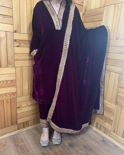 Velvet Kurta Designs, Suit Stitching Design, Dhoti Dress, Velvet Pakistani Dress, Suit Stitching, Velvet Kurti, Suits For Women Indian, Velvet Kurta, Suit Dupatta