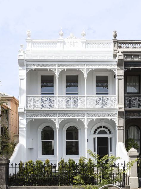 East Melbourne Home by Carr Australian Terrace House, Melbourne House Exterior, Melbourne Terrace House, Victorian Style Architecture, Melbourne Townhouse, Inside Magazine, Terrace House Exterior, Australian Houses, Terrace Houses