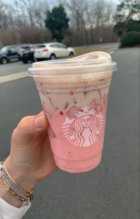 Starbucks Strawberry Milk Drink, Starbucks Strawberry Drinks, Strawberry Drinks Aesthetic, Strawberry Drink, Starbucks Chocolate Covered Strawberry Pink Drink, Starbucks Drink, Starbucks Strawberry Drinks Aesthetic, Strawberry Starbucks Drink, Starbucks Caramel Drinks