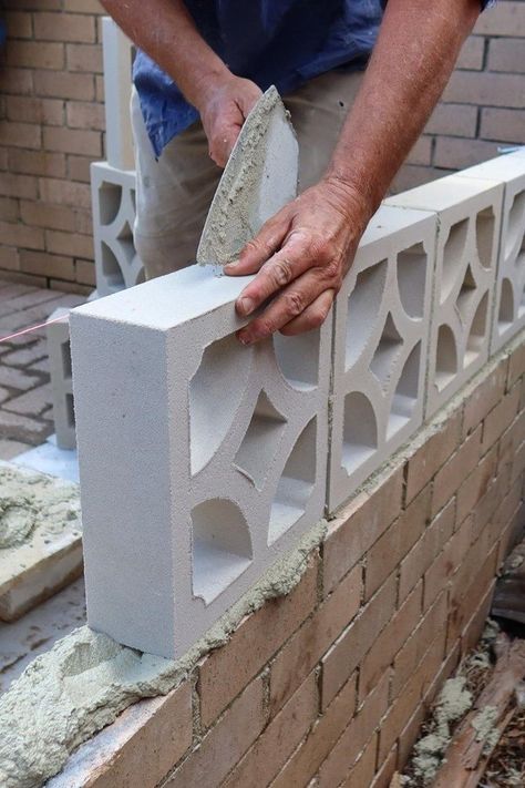 Breeze Block Garden Ideas, Breeze Block Backyard, Diy Breeze Block Wall, Breeze Block Garden Wall, Breeze Block Wall Ideas, Breeze Blocks Fence, Breeze Block Walls, Palm Springs Porch, Breeze Block Porch