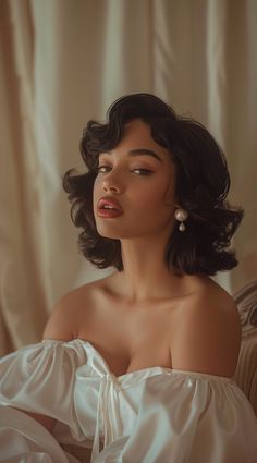 Classic Hollywood Makeup Glamour, Traditional Women Aesthetic, 40s Hairstyles Black Women, Old Hollywood Hairstyles Black Women, Vintage Formal Hairstyles, Vintage Hollywood Glamour Makeup, 1920s Inspired Hair, Super Long Wavy Hair, Old Hollywood Hair Black Women