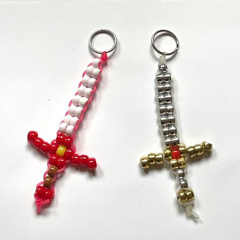 Best Combat & Hunting Knives Pony Bead Cross Keychain, Faceted Beads Crafts, Minecraft Pony Bead Patterns, Bead Keychain Animals, Pony Bead Raccoon, Keychain Ideas Diy Crafts, Things To Make Out Of Pony Beads, Pony Bead Projects Key Chains, Diy Pony Bead Crafts