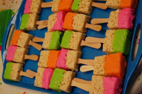 Neon Chevron Rainbow Birthday Party Ideas | Photo 6 of 15 | Catch My Party Glow In The Dark Rice Krispie Treats, Neon Dessert Table, Neon Party Snacks, Neon Food Ideas, Neon Party Food Ideas, Neon Birthday Party For Teens, Neon Party Foods, Neon Party Food, Glow Neon Party