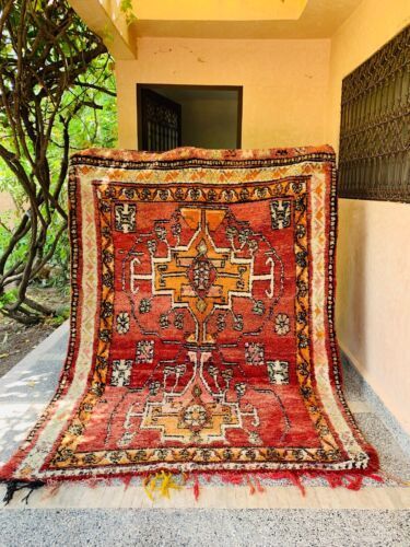 (eBay) Find many great new & used options and get the best deals for Moroccan vintage Rug, 6/8 feet Contemporary Berber Rug, Handmade Rug, Colorful at the best online prices at eBay! Free shipping for many products! Delve into the charm of vintage Moroccan rugs with this collection highlighting unique, aged designs that bring character and history to your space. From faded colors to intricate patterns, these rugs offer a touch of nostalgia and authenticity. Craftsman Interior Design, Moroccan Rug Living Room, Middle Eastern Rug, Boho Style Interior, Craftsman Interior, African Rugs, Colorful Moroccan Rugs, Recycled Rugs, Weave Rug