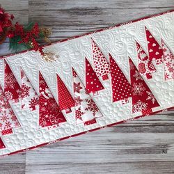 QuiltFairyAnastazi - InspireUplift Marketplace Christmas Quilted Table Runner, Quilted Postcards, Xmas Table Runners, Table Runners Christmas, Christmas Table Runner Pattern, Quilted Table Runners Christmas, Christmas Quilting Projects, Christmas Table Runners, Bed Topper