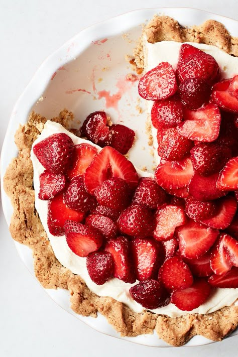 Easy Shortbread Crust, Summer Pies, Pretzel Pie, Pretzel Dessert, Nyt Recipes, Summer Pie, Strawberry Pretzel Salad, Pretzel Salad, Strawberry Pretzel