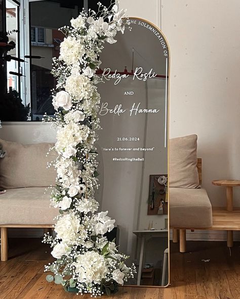 MIRROR WELCOME BOARDS | Standing Arch Mirror Welcome Board for Redza Rosli & Bella Hanna #redzaringthebell | Instagram Standing Wedding Decorations, Pretty Wedding Decor, Mirror Wedding Decoration, Mirror Welcome Signs Wedding, Mirror Decor For Wedding, Mirror Board Wedding, Mirror For Wedding Decor, Entrance Wedding Sign, Welcome Board Wedding Ideas