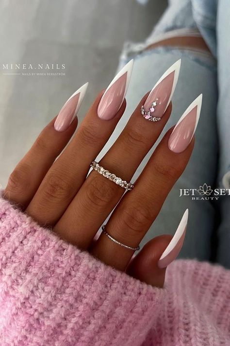 My friends were sitting together, talking about nails. We were discussing short stiletto nails. These nails are cool and sharp, but not Simple Pointy Nails, Pointy White French Tip Nails, Elegant French Nail Designs, Short Sharp Nails Design, Fall Nail Designs Stiletto Shape, Long Nails Stiletto Design, Stiletto Nail Ideas Classy, White Stellio Nails, Stiletto French Tip Designs