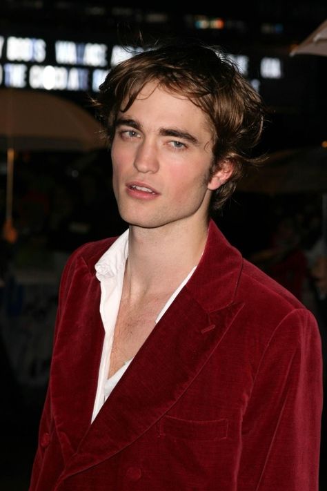 Edward Cullen Robert Pattinson, Robert Pattinson Twilight, Robert P, Rob Pattinson, Cedric Diggory, Him And I, Actrices Hollywood, Red Suit, Edward Cullen