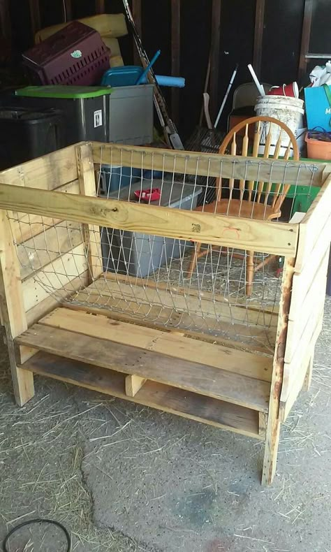 Pallet Hay Feeder, Diy Goat Hay Feeder, Hay Feeder For Goats, Diy Hay Feeder, Goat Feeders, Goat Hay Feeder, Goat Feeder, Goat Playground, Goat Ideas