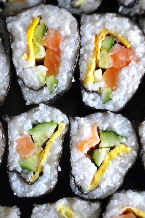 This keto sushi is made with seasoned cauliflower rice and is low carb! No grains needed, it's ready in minutes and easily customizable! Cauliflower Sushi Rice, Keto Sushi Rolls, Cauliflower Sushi, Sushi Rice Recipe, Keto Sushi, Chocolate Chip Bread Recipe, Sushi Fillings, Low Carb Sushi, Sushi Rice Recipes