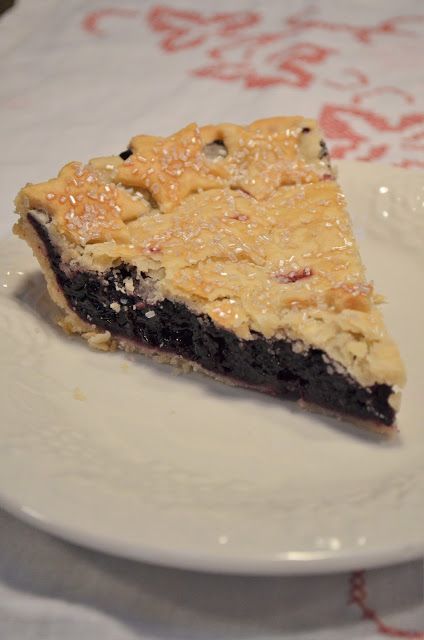 Black Raspberry Pie...an Iowa State Fair winner | Pie on Sunday Black Raspberry Pie Filling, Black Raspberry Pie, Black Raspberry Recipes, Brine For Chicken, Door Arbor, Raspberry Pie Recipe, Berry Pies, Raspberry Pie Filling, Summer Fruit Recipes