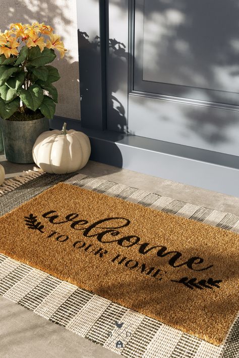 Doormats Aesthetic, Welcome Mat Front Door Aesthetic, Welcome Mats Front Doors, Airbnb Pictures, Small Front Entry, Front Door Mat Ideas, Hamptons Door, Welcome Mat Front Door, Door Mat Ideas