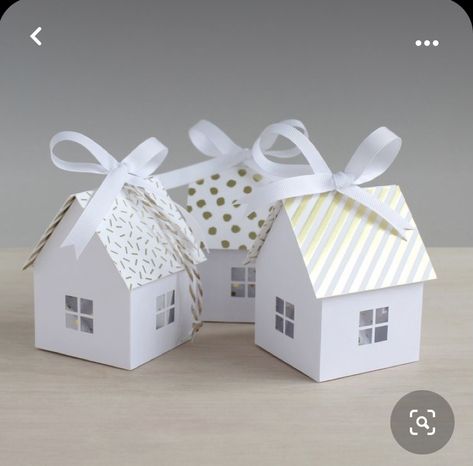 Diy Paper House, Paper House Template, House Gift Box, Paper Box Diy, Candy House, Paper Craft Tutorials, Paper House, Cardboard House, Diy Presents