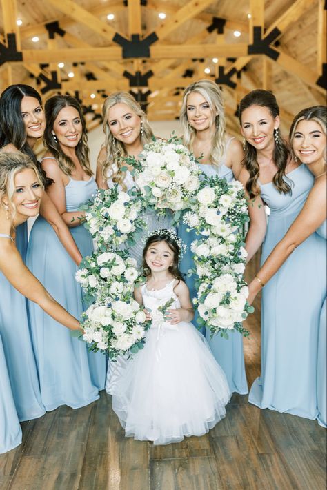 Funny Bride And Bridesmaid Pictures, Wedding Poses Bride And Bridesmaids, Cute Wedding Photos Bridesmaids, Photo Ideas For Bride And Bridesmaids, Photos To Take At Wedding, Lavender Toss Wedding Pictures, Photos To Take On Your Wedding Day, Bridal Pictures With Bridesmaids, Bridesmaid Party Photos