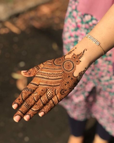 Simpal Mehndi Front Hand, Trending Mehendi Designs, Trending Mehendi, Shirt For Man, Mehndi Designs Bridal Hands, Mehndi Designs For Kids, Modern Mehndi Designs, Simple Mehndi Designs Fingers, Very Simple Mehndi Designs