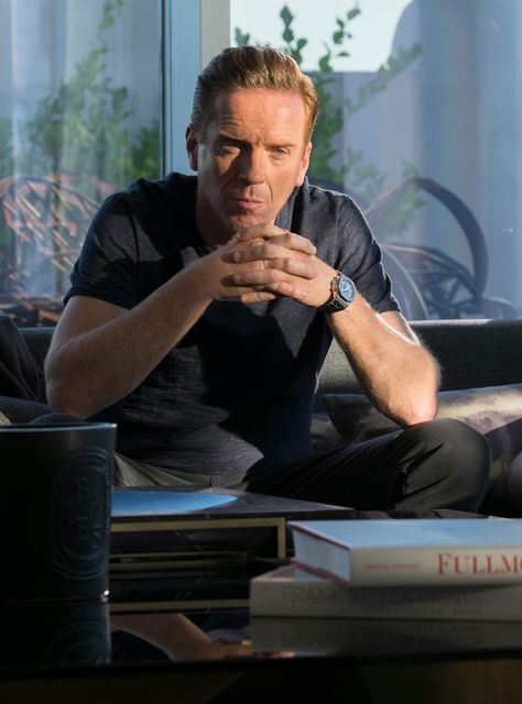 What This 3-Second Interaction Says About The Future Of Bobby Axelrod On Billions+#refinery29 Bobby Axelrod, Billions Showtime, Callum Keith Rennie, Bobby Sands, Irish Movies, Damian Lewis, Killer Instinct, Trading Quotes, Perfect Movie