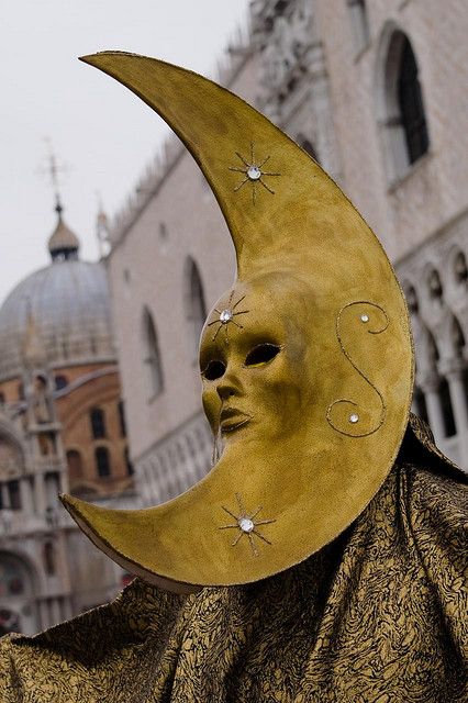 Probably one of the best masks I've ever seen for Carnival in Venice.  Really makes one feel everything is a little supernatural. Carnival Of Venice, Venetian Masks, 다크 판타지, Carnival Masks, Arte Inspo, Masks Masquerade, Masquerade Ball, 판타지 아트, Stars And Moon