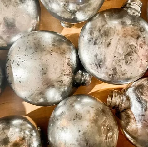 Christmas Ball Ideas, Mercury Glass Decor, Glass Ornaments Diy, Craft Night Projects, Vintage Mercury Glass Christmas Ornaments, Christmas Ornament Tags, Christmas Ball Ornaments Diy, Vintage Christmas Balls, Vintage Mercury Glass Ornaments