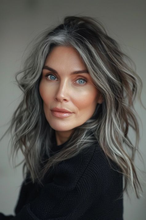 28 Stunning Gray Hair Blending Ideas You Need To Try Blending Gray Hair With Lowlights, Gray Hair Blending, Grey Brown Hair, Grey Blending, Hair Blending, Gray Balayage, Grey Hair Transformation, Black Cake, Grey Hair Inspiration