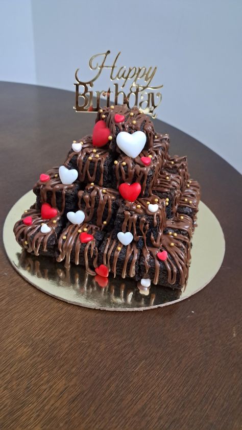 Cake inspiration - dms pastry from #gobichettipalayam Brownies For Birthday Ideas, Chocolate Birthday Cake Aesthetic, Brownie Tower Cake, Brownie Birthday Cake Ideas, Brownie Decorating Ideas Birthday, Brownie Cake Design, Brownie Tower Ideas, Happy Birthday Brownies, Birthday Ideas For Mum