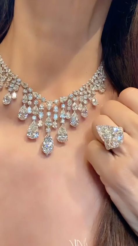 Luxury Diamond Necklace, Diamond Necklace Jewelry, Beautiful Diamond Necklace, Bridal Diamond Necklace, Jewelry Cartier, Expensive Rings, Neck Pieces Jewelry, Diamond Wedding Jewelry, Pear Shaped Ring