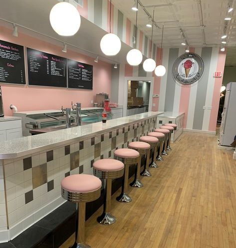 Retro Ice Cream Shop 50s Diner, 60s Ice Cream Parlor, 1950s Ice Cream Shop, 70s Ice Cream Shop, Ice Cream Shop Interior Design, Retro Ice Cream Shop, Vintage Ice Cream Shop, Retro Furniture 1950s, Cuyahoga Falls Ohio