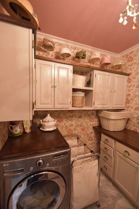 Continuing the Updates : Kitchen and Laundry Room! – Vivacious Victorian Victorian Style Laundry Room, Laundry Room Design Vintage, Coquette Laundry Room, Bloxburg Victorian Kitchen, Victorian Laundry Room, Old Laundry Room, Victorian Laundry, Laundry Room Vintage, Updated Victorian