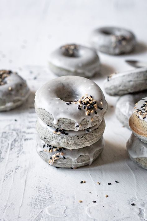 Black Sesame Mochi, Black Sesame Dessert, Sesame Mochi, Mochi Donuts Recipe, Large Group Of Friends, Cooking Therapy, Mochi Recipes, Donut Calories, Dessert Chef