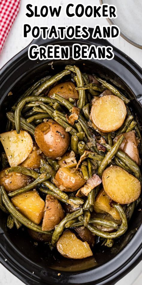 Slow Cooker Green Beans and Potatoes {with bacon} - The Magical Slow Cooker Green Beans Potatoes And Bacon Crock Pot, Slow Cooker Green Beans And Potatoes, Potato And Green Beans, Beans And Potatoes Recipe, Slow Cooker Vegetable Recipes, Mozzarella Bake, Potatoes And Bacon, Crockpot Green Beans, Vegetable Slow Cooker