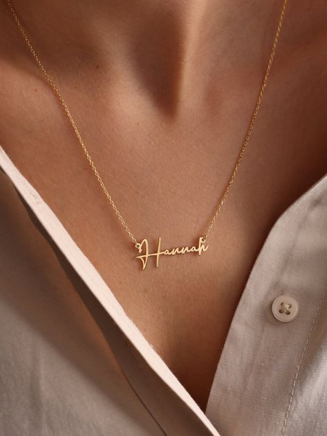 Aesthetic Name Necklace, Jewelry With Names, Name Lockets Gold, Name Pandent Design, Name Jewelry Personalized, Custom Necklace Names, Name Locket Design Gold, Name Locket Design, Personalized Necklace Names