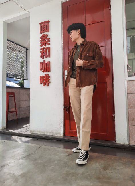 Brown Converse Outfit Men, Converse Men Outfit, Brown Converse Outfit, White Canvas Sneakers, Brown Converse, Dark Academia Outfits, Converse Outfit, Men Tips, Academia Outfits