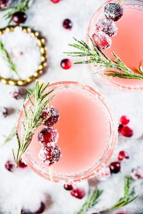 Christmas Cranberry Margarita, Best Christmas Cocktails, Boat Drinks, Christmas Cranberry, Cranberry Margarita, Rosemary Simple Syrup, Drinks Ideas, Christmas Cocktail Party, Christmas Dinner Menu