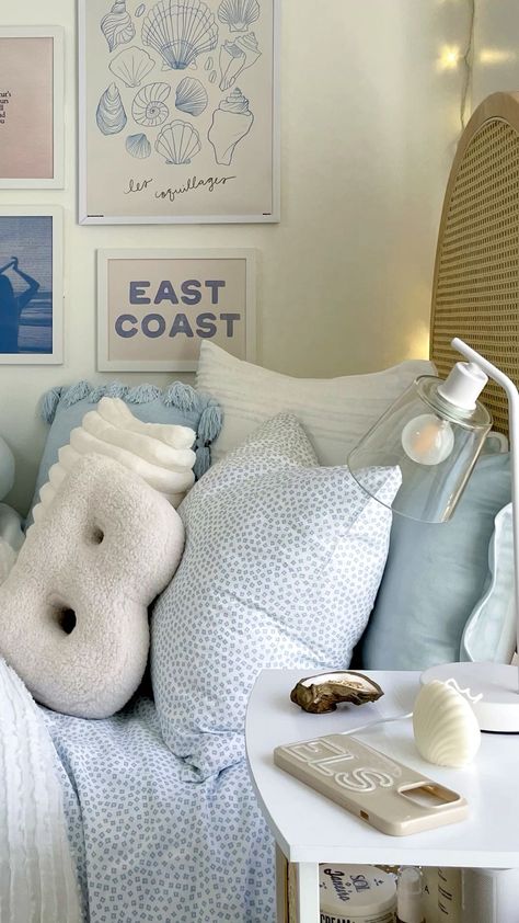 Surf Room Decor, Coastal Room Decor, Blue Dorm, Dream Dorm Room, Beachy Room Decor, Beach Room Decor, College Dorm Room Decor, Dorm Room Designs, Dorm Room Inspiration