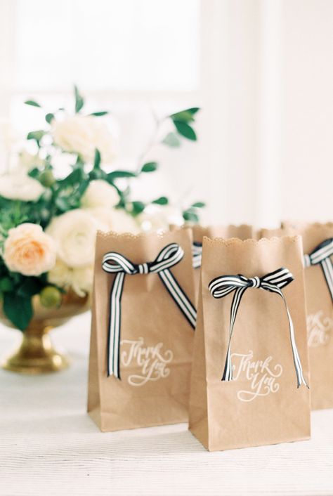 Bow wedding favors: http://www.stylemepretty.com/2015/09/23/darling-bow-wedding-details/ Photography: Ruth Eileen - http://rutheileenphotography.com/ Christmas Goodie Bags, Brown Paper Bags, Săpunuri Handmade, Paper Bag Crafts, בר מצווה, Favors Diy, Brown Paper Bag, Wedding Favor Bags, Wedding Bows