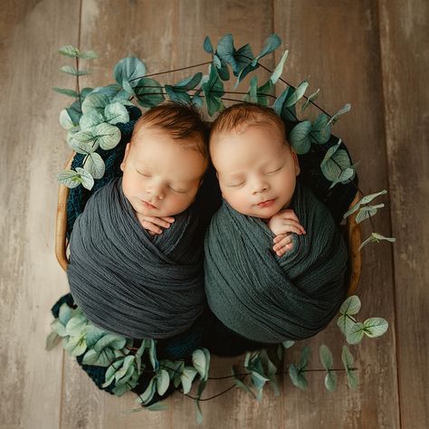 Twin newborn sessions are a bit harder than one baby session, but these two Amazon ng baby boys rocked their session😍 swipe for the over-cuteness😍😍 Newborn Twin Family Photos, Newborn Twin Photoshoot, Newborn Pictures Twins, Twins Baby Photoshoot Ideas, Photoshoot With Twins, Twin Picture Ideas, Twin Baby Photoshoot, Twin Newborn Photoshoot, Twins Newborn Photoshoot