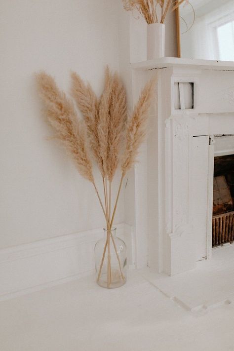 Dining Table Center Piece, Corner Dining Table, Dried Pampas Grass Decor, Big Vases, Boho Wedding Flowers, Dried Pampas, Pampas Grass Decor, Grass Decor, Salon Suites