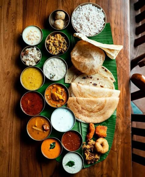 Aesthetic Indian Food, South Indian Aesthetic, South Indian Thali, South Indian Vegetarian Recipes, South Indian Breakfast Recipes, Indian Food Photography, Aesthetic Indian, Indian Thali, Pani Puri