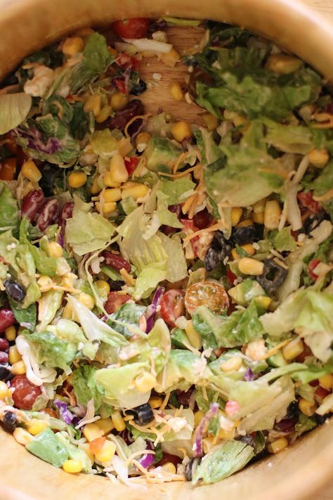 Hack a Trader Joe's Southwest Salad, and Turn It Into the Easiest, Yummiest Taco Salad Ever - Makeup and Beauty Blog Southwestern Salad Tostada, Southwest Salad Recipes, Southwest Salad Recipe, Southwest Dressing, Southwestern Salad, Sesame Sticks, Pre Made Meals, Mayo Dressing, Southwest Salad