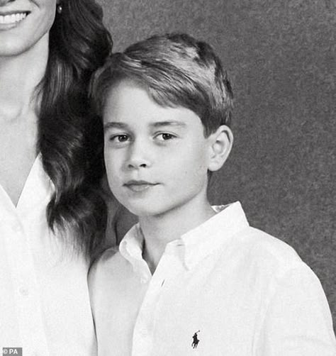 Prince George Of Wales, Prince George Photos, Christmas Card Family, Hot Cake, Prince George Alexander Louis, George Alexander Louis, Photos Of Prince, My Celebrity Crush, Hey Handsome