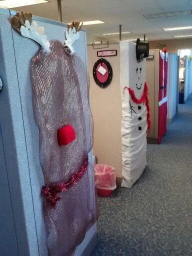 Cubical Christmas Decorations Ideas, Cubical Christmas Decorations, Diy Cubicle, Christmas At Work, Christmas Office Decor, Office Christmas Decor, Christmas Cubicle Decorations, Christmas Cubicle, Cubicle Decorations