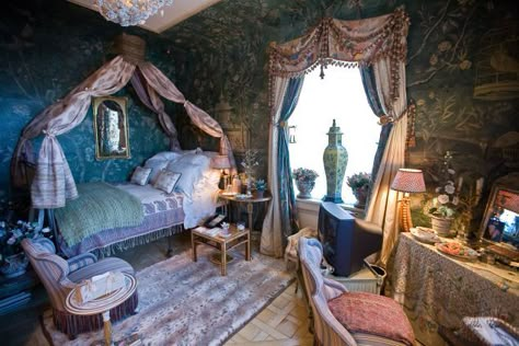 Style & Design Icon: Howard Slatkin At Home With Interior Designer Howard Slatkin Dream Bedroom Aesthetic, Fairytale Bedroom, English Gardens, Midsummer Nights Dream, Garden Designs, Dream Rooms, Bedroom Aesthetic, English Garden, Cool Rooms