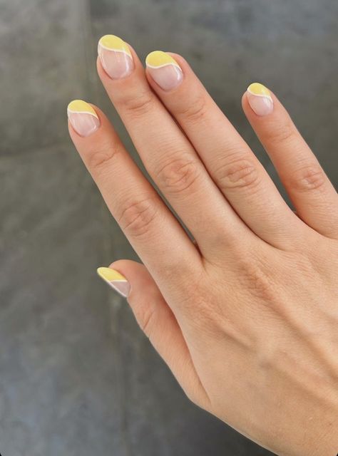 Short Round Nails, Gelish Nails, Classic Nails, Pretty Gel Nails, Soft Nails, Round Nails, Yellow Nails, Finger Painting, Girly Things