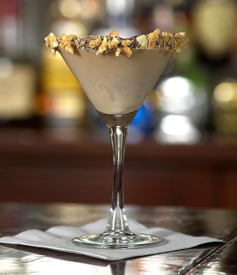 Espresso Cannoli Cream Martini, Cannoli Martini Recipe, Banana Rum Drinks Recipes, Cannoli Martini, Banana Rum Drinks, Ginger Beer Margarita, Alcohol Cupcakes, Cheers To 21 Years, Avocado Margarita