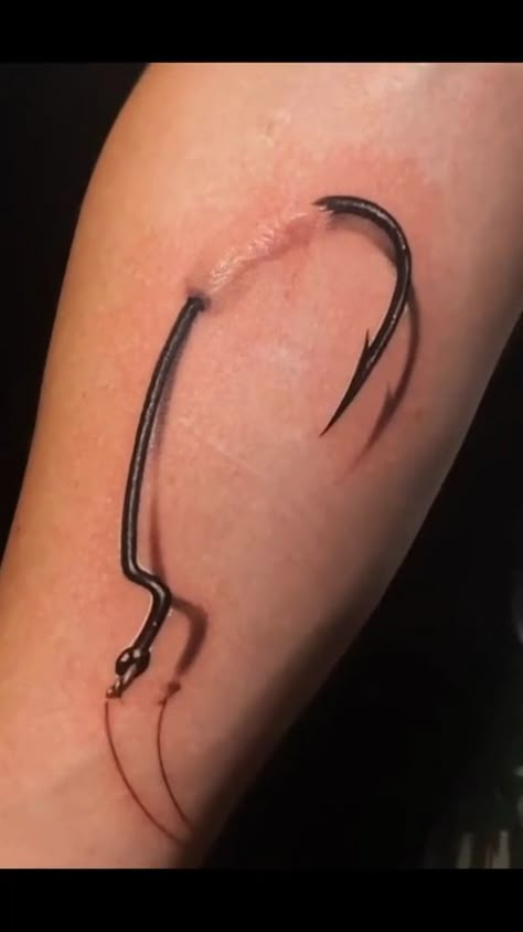 Hooked on Ink: The Ultimate Fishing-Hook 3D Tattoo Heart Tattoo Placement Ideas, Tattoo Hand Men, Heart Tattoo Placement, Tattoo Kids Names, Kids Names Tattoo, Arm Tattoo Ideas For Men, Tattoos For Women Cat, Tattoo Painful Chart, Tattoo Karma