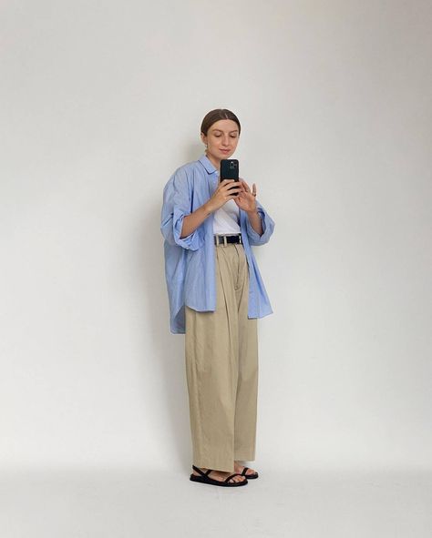 The Normcore Aesthetic: What It Is and 5 Outfit Ideas | Who What Wear Normcore Style, Normcore Outfits, Brittany Bathgate, Blue Oxford Shirt, Normcore Fashion, Oversized Poplin Shirt, Fashion Terms, Style Looks, Style Tips