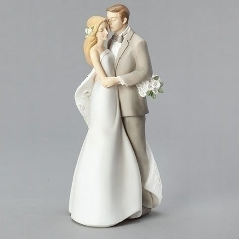 Cinderella Wedding Cake, Wedding Cake Topper Figurines, Bride And Groom Wedding Cake, Blonde Bride, Funny Wedding Cake Toppers, Kiss Wedding, Groom Wedding Cake, Cake Toppers Wedding, Bride And Groom Cake Toppers