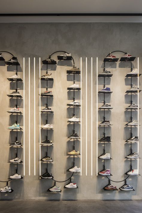 Shoe Displays Retail, Shoes On Shelves, Shoe Showroom Display, Display Shoes Store, Sneaker Room Design, Shoes Display Retail Store Interiors, Sneaker Shop Interior, Floating Sneaker Display, Shoe Shop Interior Design Display